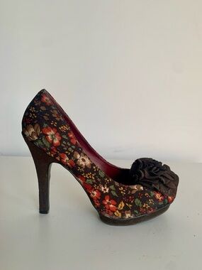 Madden Girl Floral Peep-Toe Heels in Brown and Red